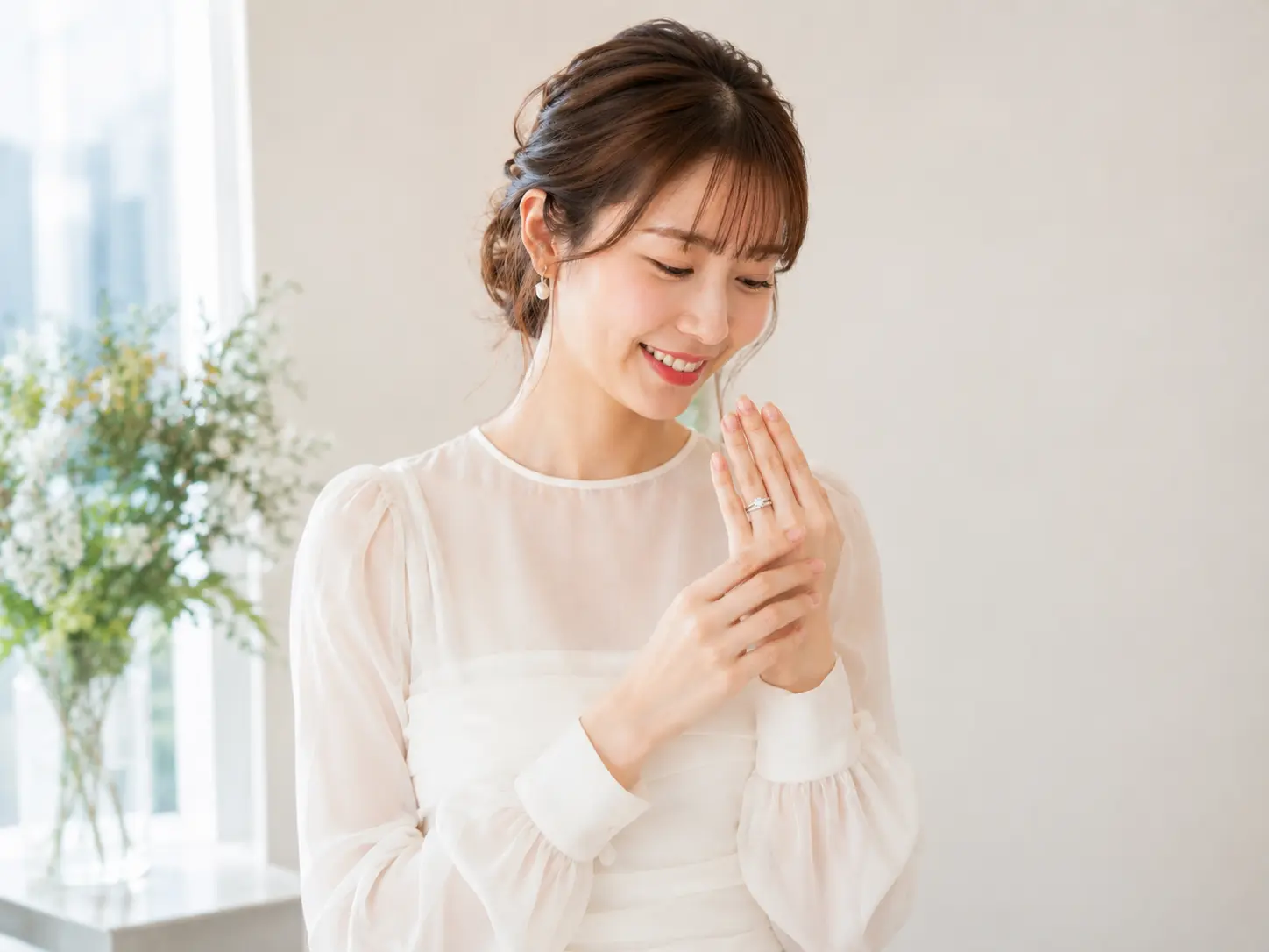 婚約指輪を着用する女性のイメージ