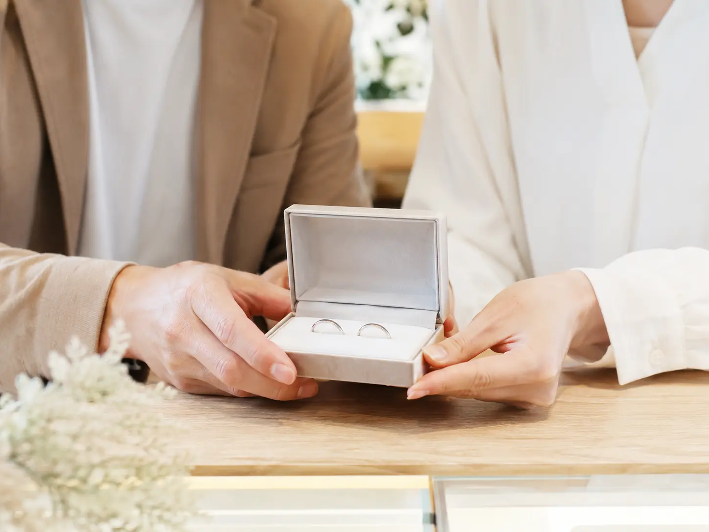 結婚指輪をつけ始めるタイミングのイメージ