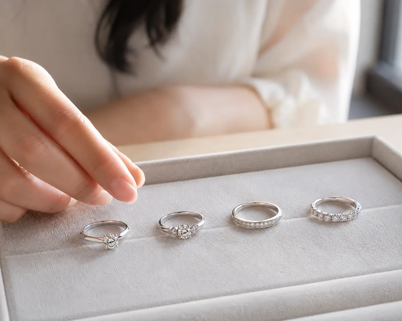 ソリティアやメレなどの婚約指輪を並べた比較イメージ