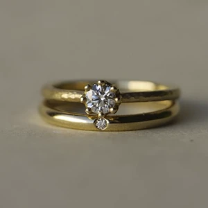 イエローゴールドの婚約指輪 YUKA HOJO CAPRIとSOULMATES K18YG